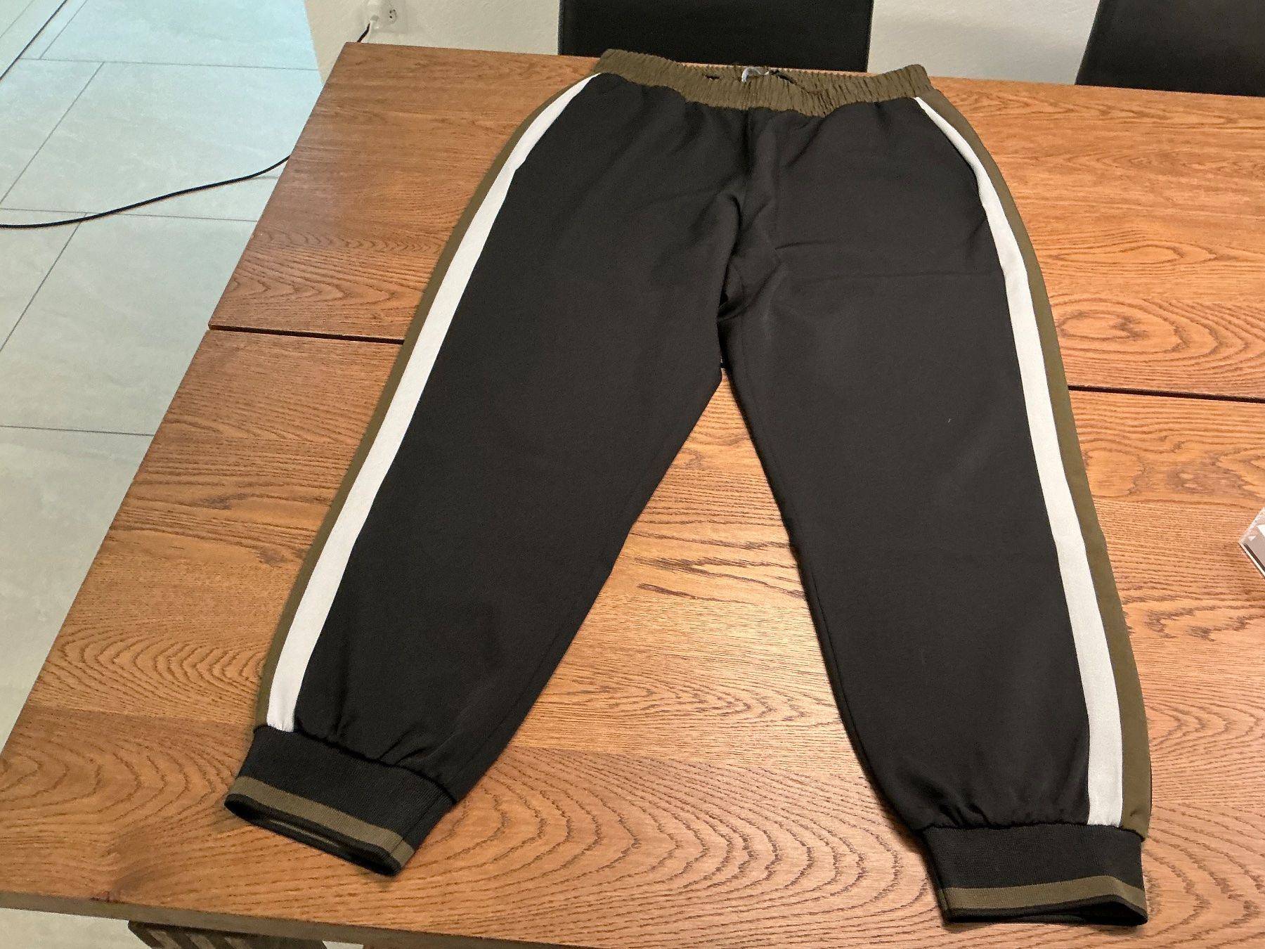 Zara Pantaloni: Freizeithose schwarz mit Streifen Gr.XL – Usato da Würenlos venduto da Swe_2013 2