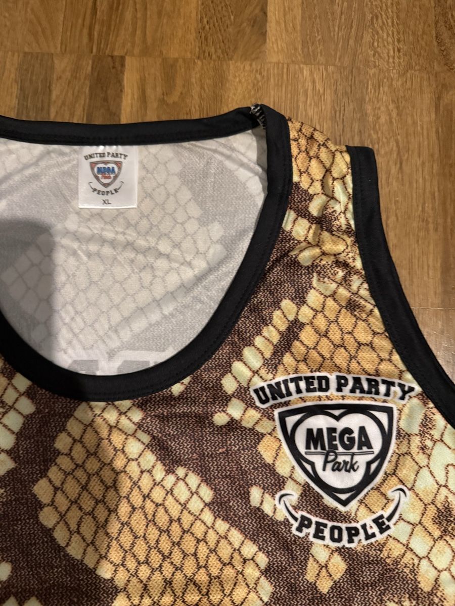 T-shirt: Tanktop Mega Park Grösse XL – Usato da Freidorf TG venduto da sarotiko 1