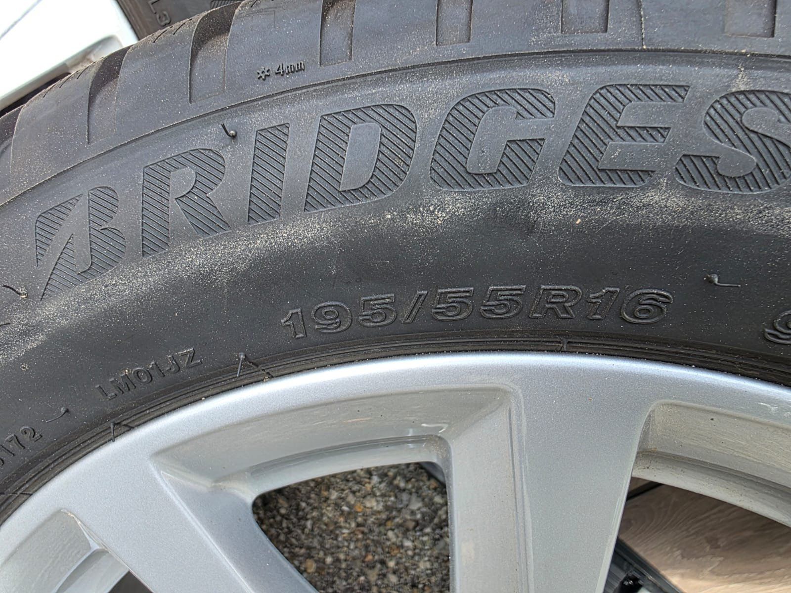 Bridgestone Pneus & Kompletträder: 4 Roues hiver complètes Bridgestone Blizzak – Gebraucht aus Chézard-St-Martin von Birdie_1234 3