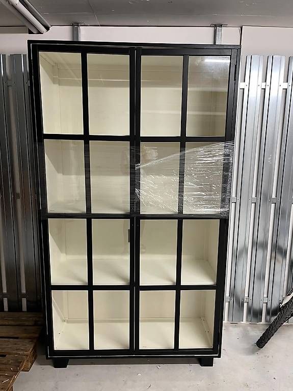 Vitrinen: Eleganter Design-Vitrinenschrank in Schwarz  – Neu und originalverpackt aus Zürich von Laila_anni 4