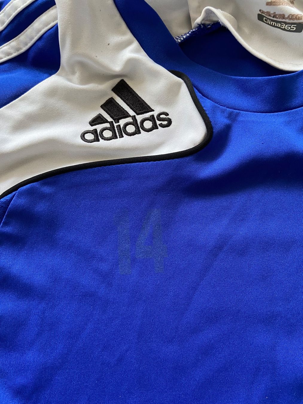 Adidas Leibchen & Hosen: Macclesfield Town Trainingtrikot Gr. L – Gebraucht aus Muttenz von bargain_hunter 4