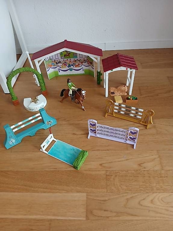 Schleich Giocattoli: Schleich Pferde Parcours – Usato da Hinwil venduto da Sabirose9