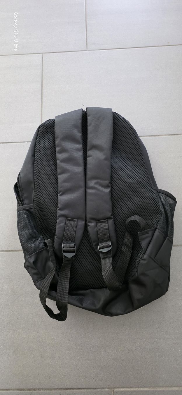 Rucksäcke: Neuwertige Schwarzer Rucksack  – Neu (gemäss Beschreibung) aus Hildisrieden von Ladygirl97 1