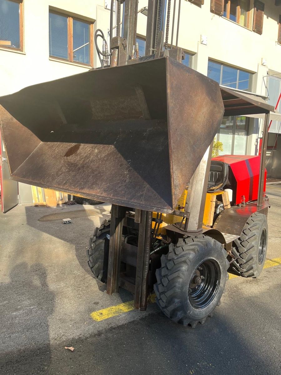 Carrelli elevatori e a forche: Geländestapler/Gabelstapler mit Schneespflug & Kippschaufe – Usato da Meggen venduto da Aur_r5rp 4