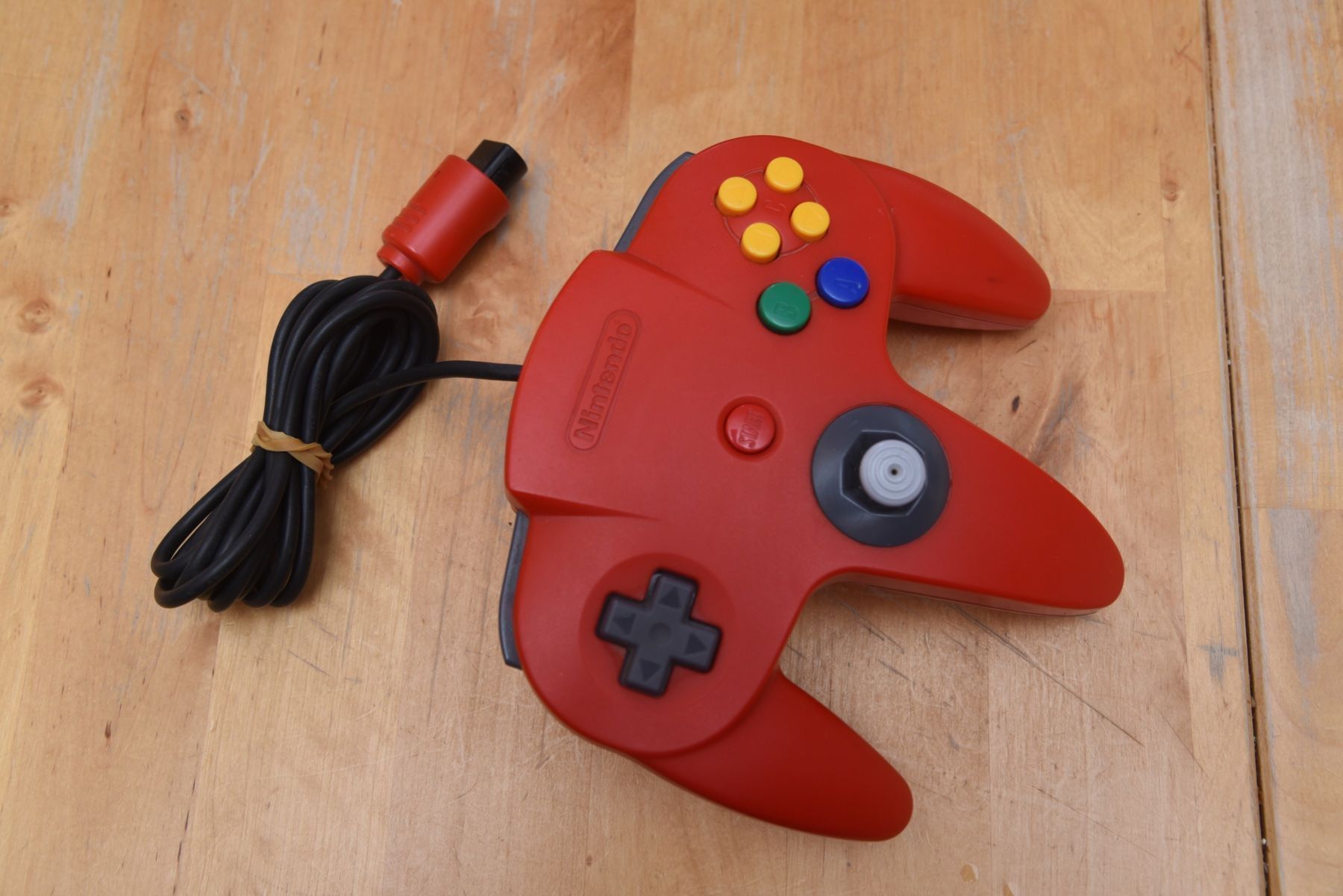 Nintendo Manettes: Original Nintendo 64 Controller Rot – D'occasion à Frenkendorf par gelbeZinnie