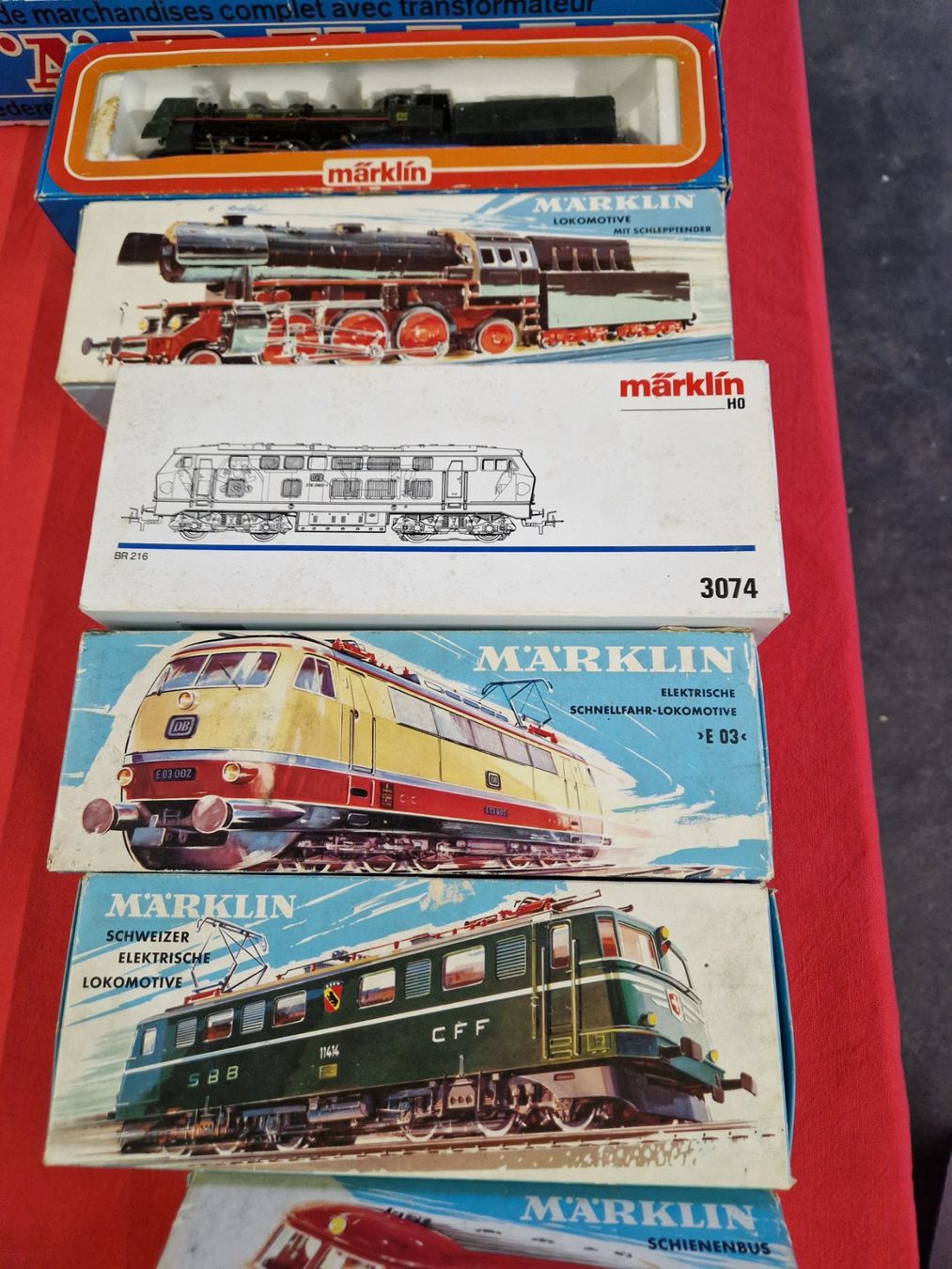 Märklin Modelleisenbahnen: Grosses Märklin Eisenbahn LOT HO 15 Loks, 56 Wagen +Schienen – Gebraucht aus Wädenswil von tome70 7
