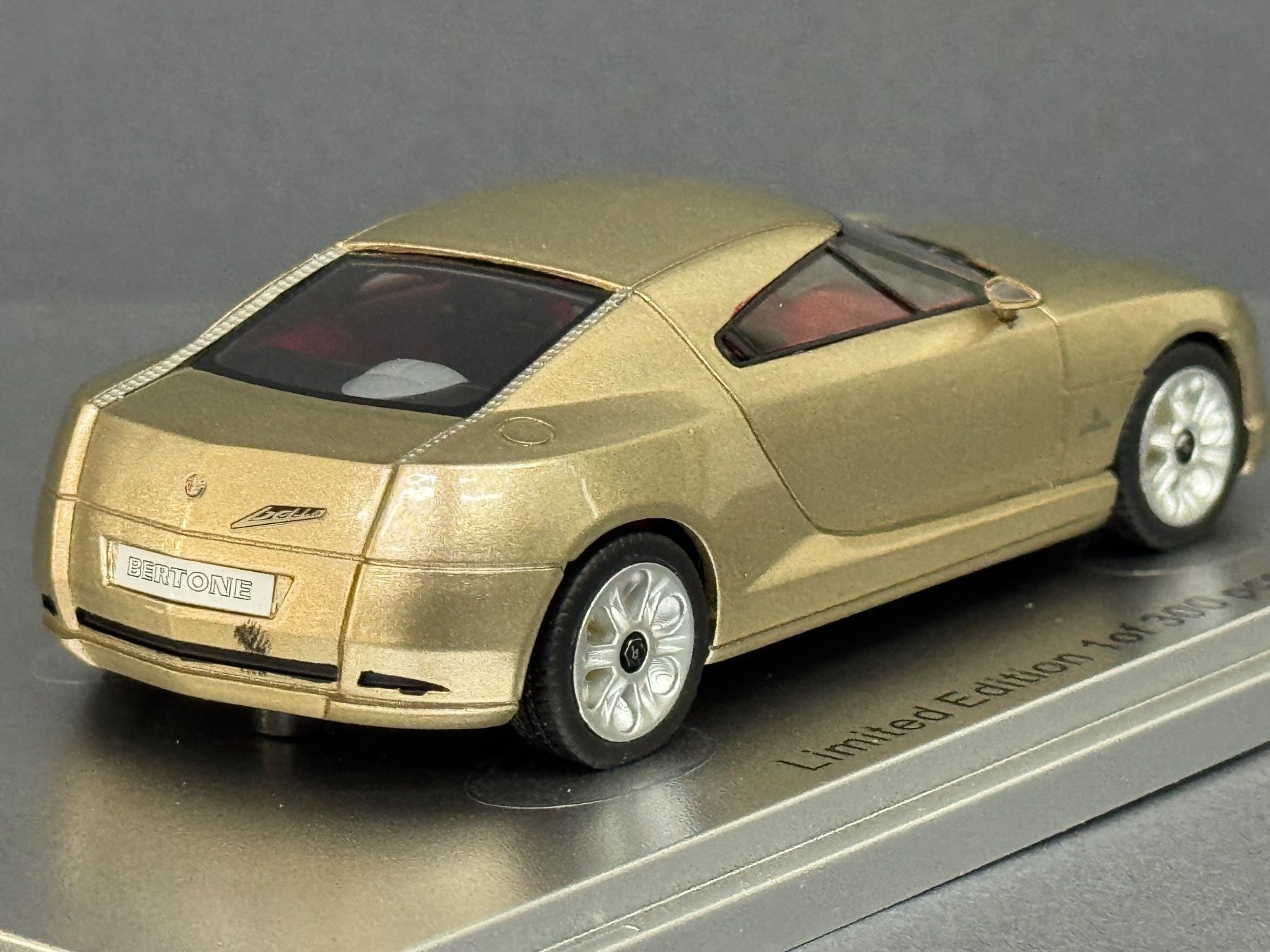 Alfa Romeo Modellini d'auto: Alfa Romeo Bertone Bella 1999 Kess 1:43 – Nuovo e nell'imballaggio originale da Luzern venduto da aa43modelcars-Luzern 4