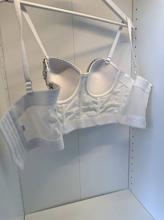 Top: Bustier blanc orné de strass  Taille S  État neuf – Nuovo (secondo la descrizione) da Biel/Bienne venduto da secondstore 5