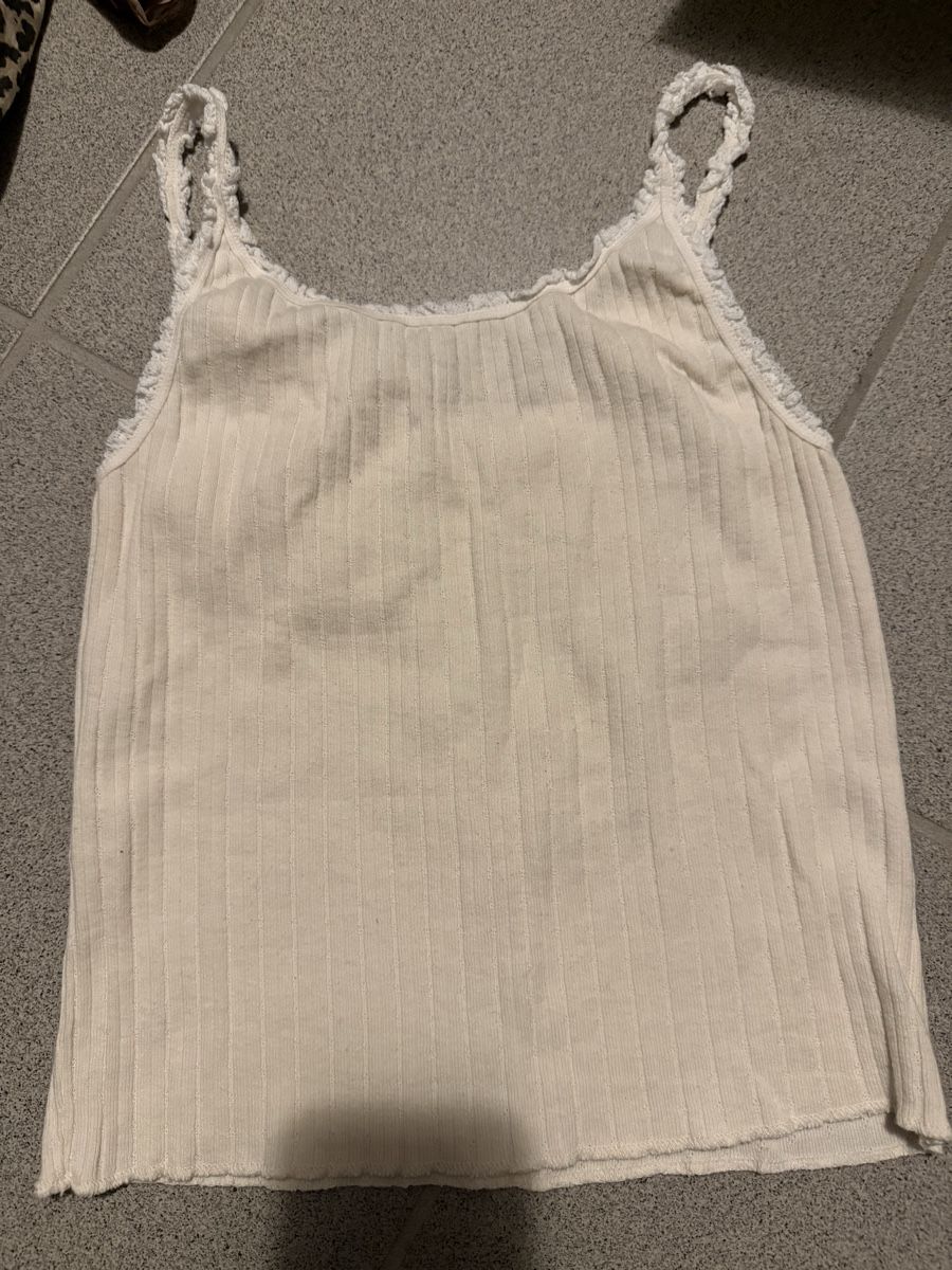 Brandy Melville Tops: Brandy melville top – D'occasion à Neukirch-Egnach par ann_6hc9 1