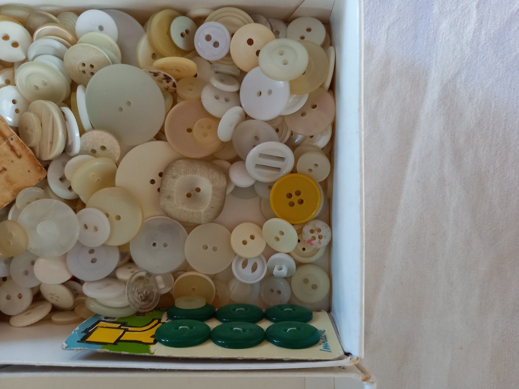 Bottoni: Lot de boutons anciens – Usato da Rossens FR venduto da Souris1 3