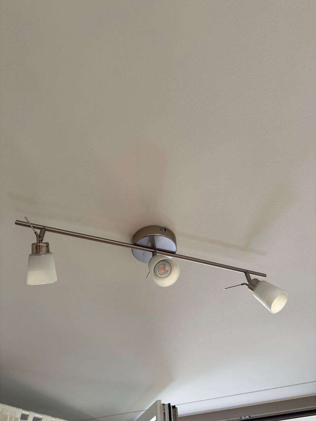 Ikea Lustres & lampes de plafonds: Deckenschiene mit 3 Spots, IKEA – D'occasion à Zürich par Saskia125 5