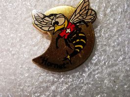 Ansteckpin 9: Hornet