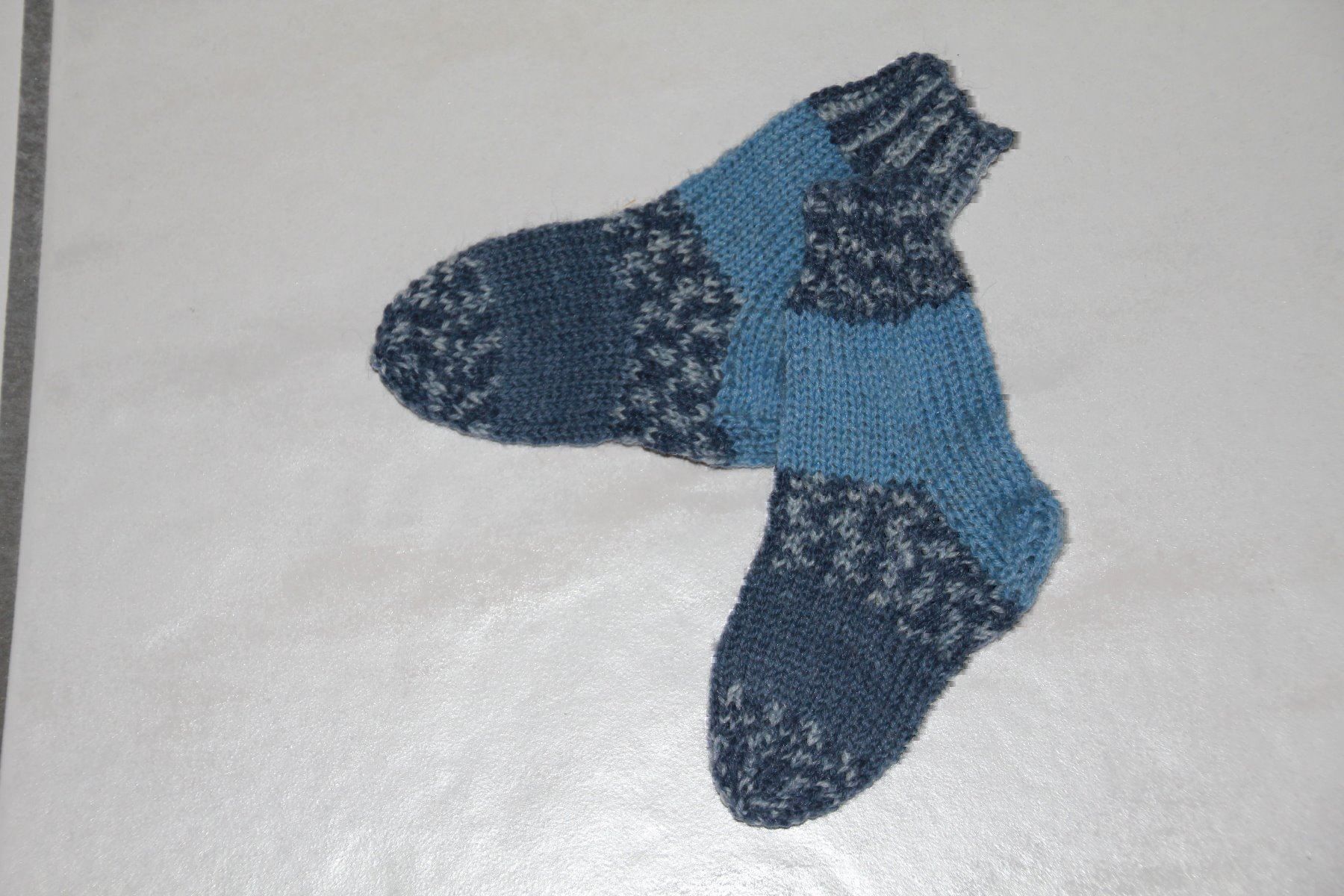Calze per bambini: Handgestrickte Kindersocken Grösse 19 – Nuovo e nell'imballaggio originale da Wallenwil venduto da Sahron