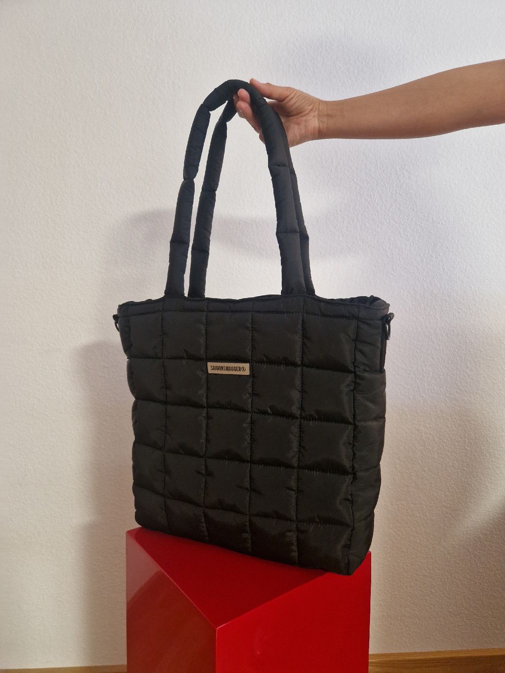 Taschen für Damen: Schwarze gesteppte Handtasche – Gebraucht aus Bern von Dekthai