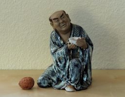 Figurine Shiwan de médecin chinois en grès, Chine, 1950-70