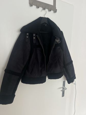 Schwarze Winterjacke mit Teddyfell, Grösse S, Pilotenjacke