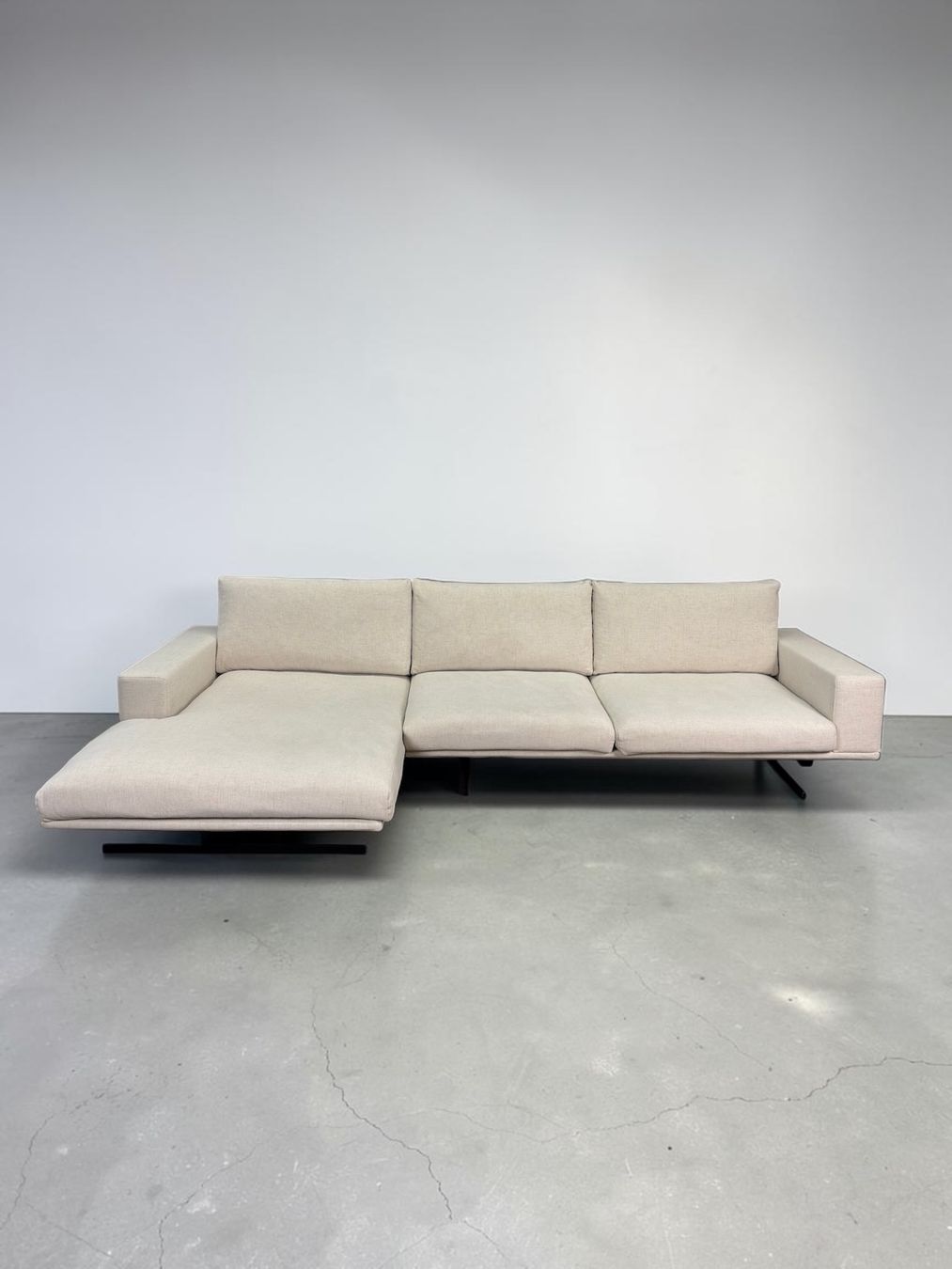 Sofas: Livique-Ecksofa, Gestell komplett aus Metall, hellgrau – D'occasion à Fehraltorf par Sofalab.swiss 2