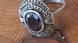 Schöner Fingerring mit Stein