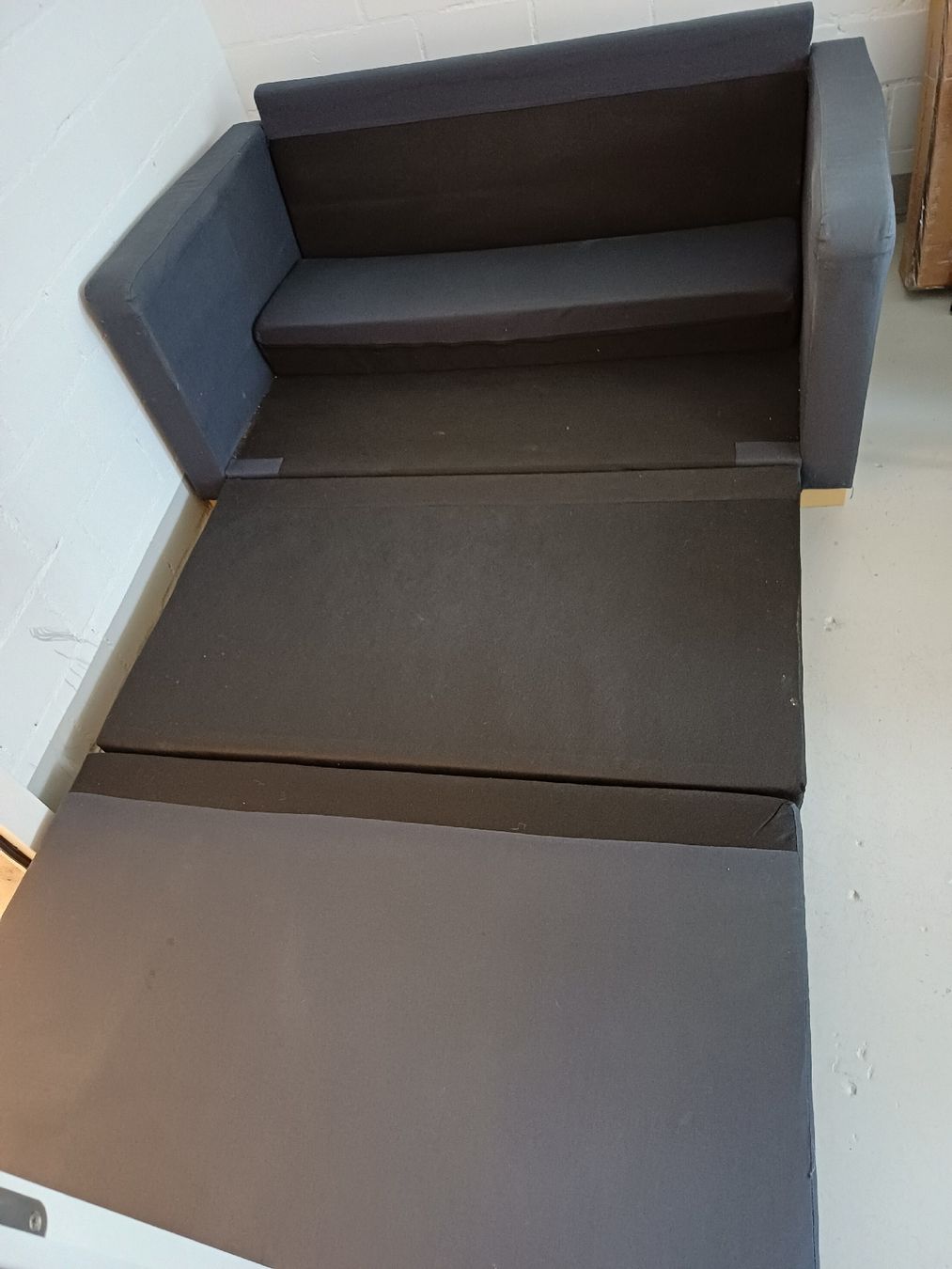 Ikea Sofas: Schlafsofa dunkelgrau ausziehbar  – D'occasion à Kaisten par Zickliese80 1