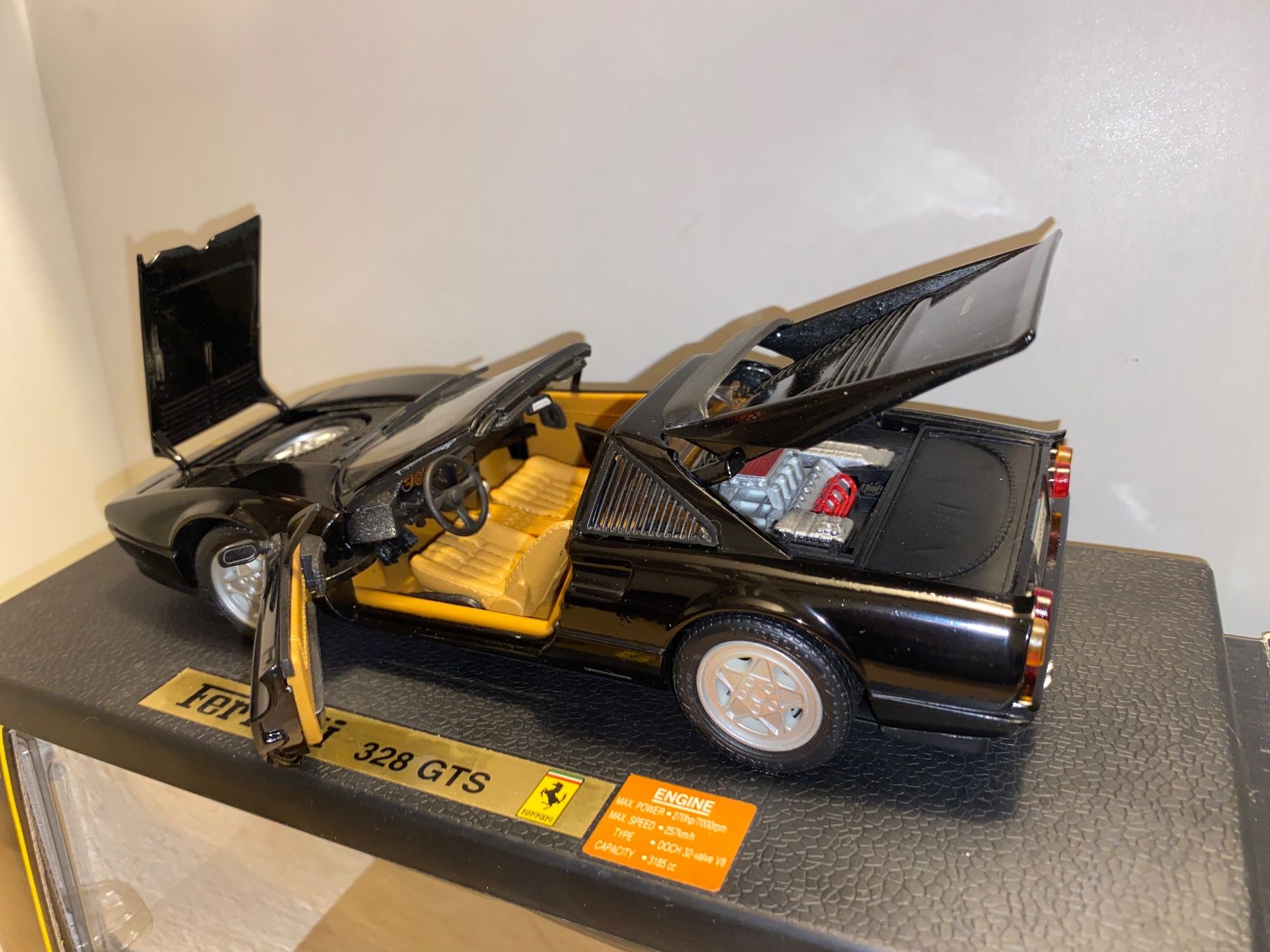 Ferrari Modellini d'auto: Ferrari 328 GTS 1/18 – Usato da Wohlen AG venduto da PrivatSammlung 3