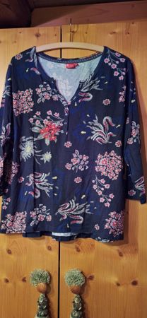 T - Shirt Folklore Gr. L heidi.com neuwertig