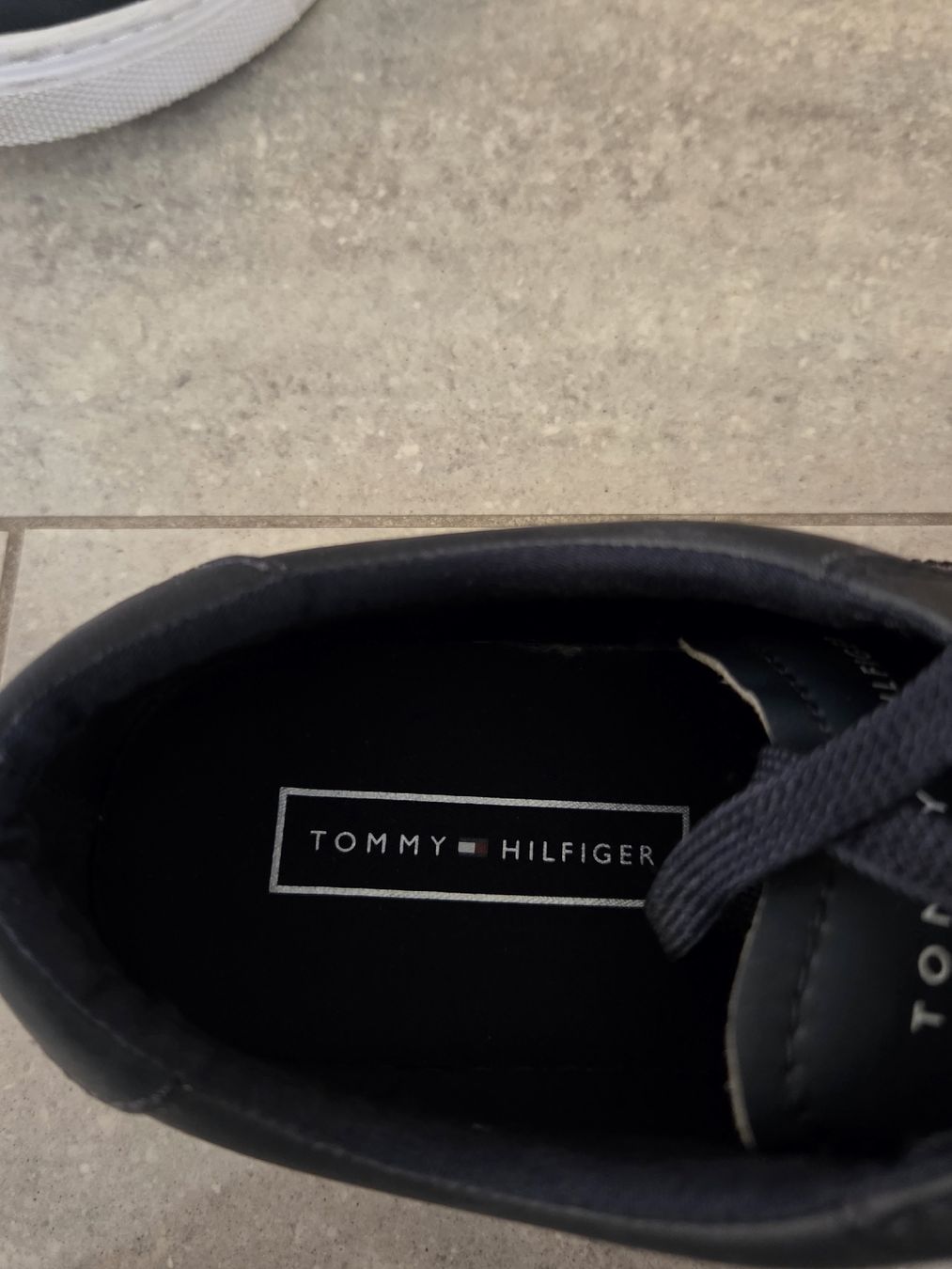 Tommy Hilfiger Damenschuhe: schöne Sneaker Tommy Hilfiger – Gebraucht aus Wiesendangen von Sinhuk 4