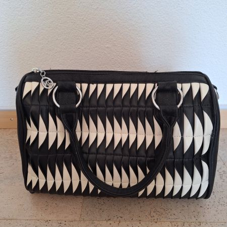 Handtasche schwarz/weiss,Neu, Top Zustand!