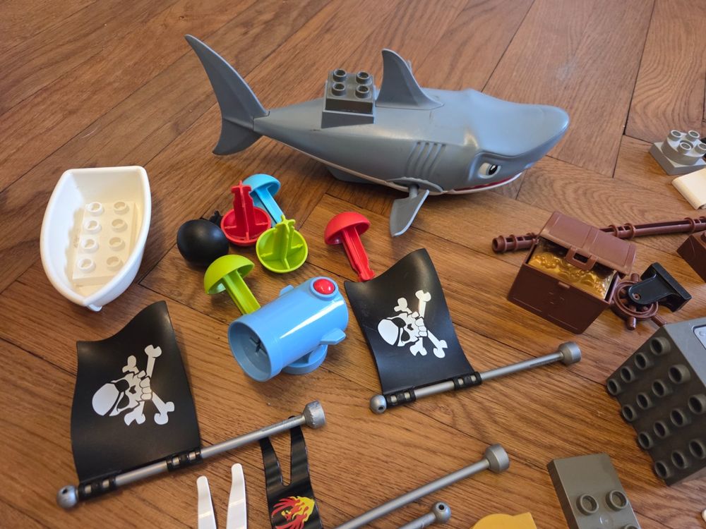 Grosses Lego Duplo Piraten / Ritter Set mit Haifisch! (Gebraucht) in ...