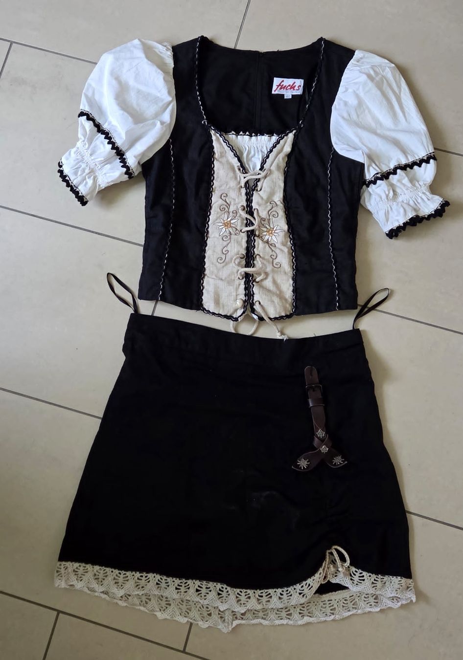 Kostüme: Dirndl  – Gebraucht aus Fahrni b. Thun von Richu1