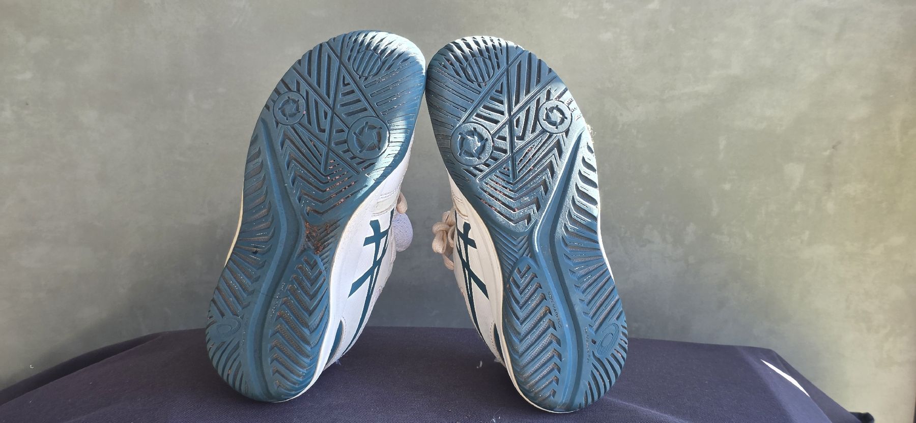 Asics Schuhe für Jungen: Asics Gel Resolution 9 Gr 33 – Gebraucht aus Stäfa von Espresso_Macchiato 2