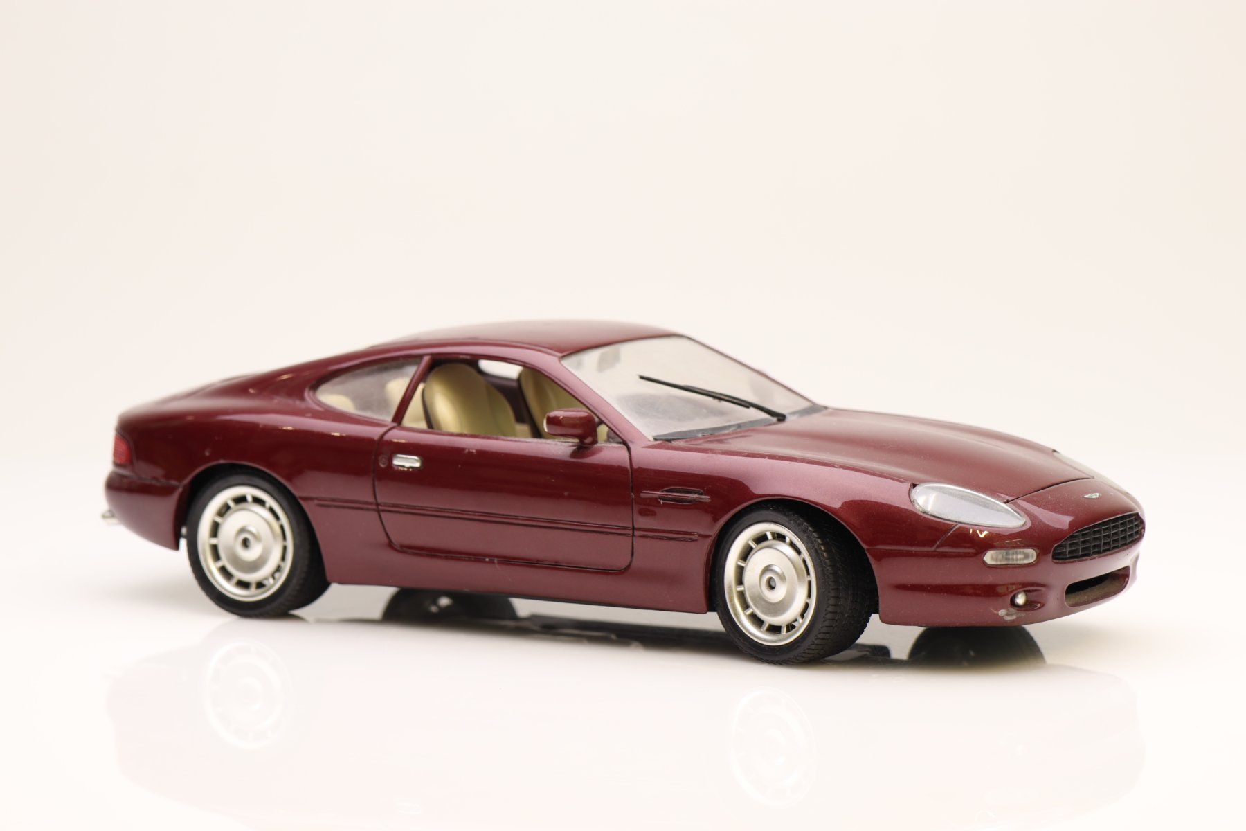 Aston Martin Modellini d'auto: GuiToy Aston Martin DB 7 Modellauto – Usato da Ried (Muotathal) venduto da Modellbahn.swiss