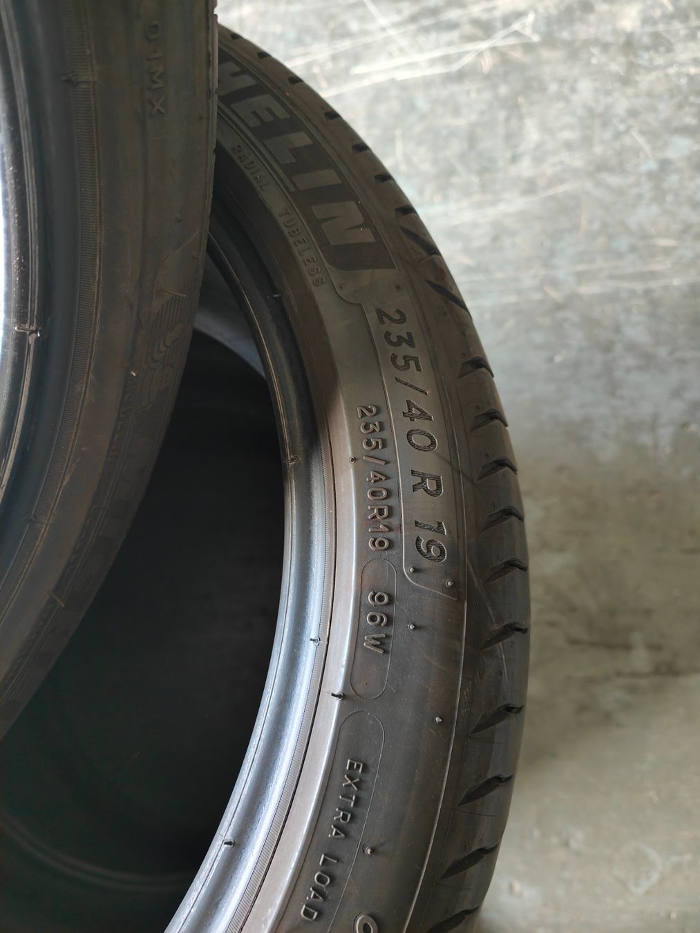 Michelin Pneumatici & Ruote complete: Sommerreifen 235/40 R19 – Usato da Oberengstringen venduto da Reifen-Lagerverkauf 2