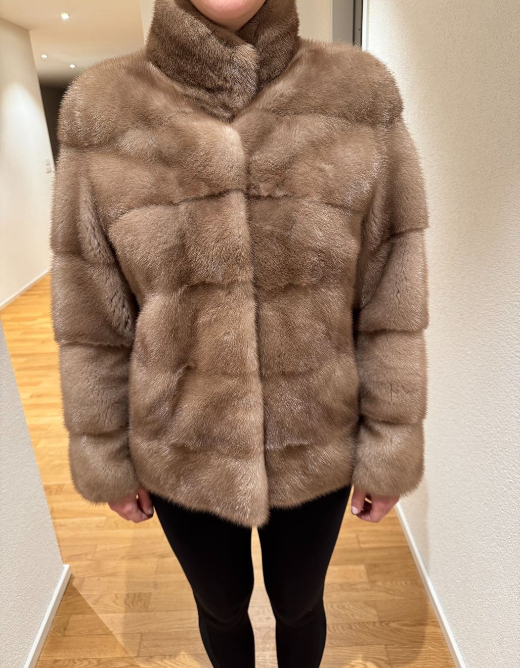 Nerz Jacken: Echte Nerzjacke aus hochwertigem Pelz – Gebraucht aus Zumikon von nana_5k9m 5
