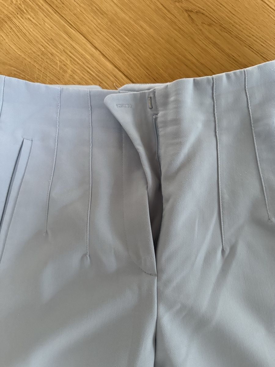 Zara Pantaloni: Stoffhose Zara hellblau – Usato da Luzern venduto da sydney01. 1