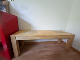 Zwei Sitzbänke