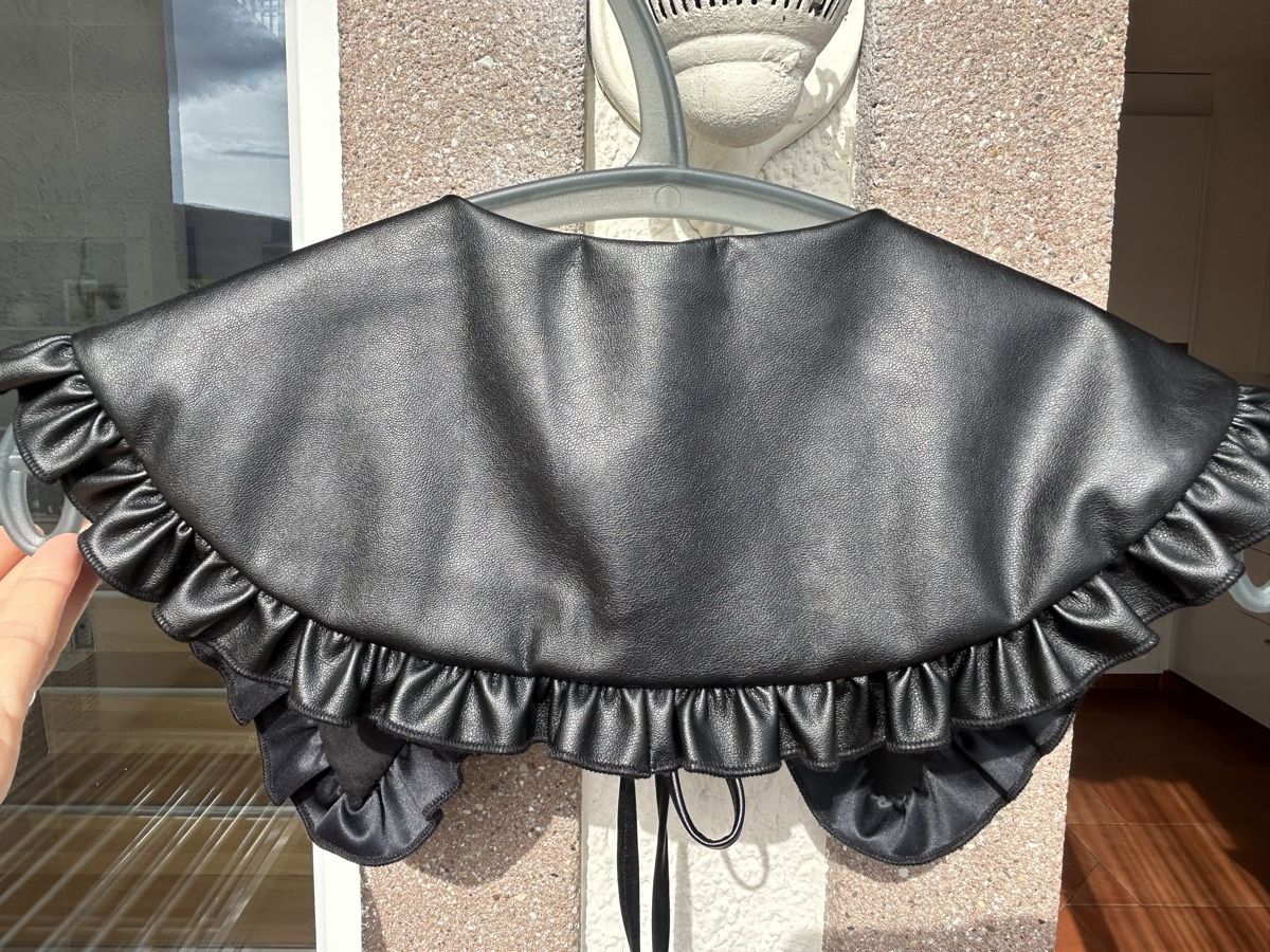 Sisley Foulard & Sciarpe: SISLEY Kragen aus Kunstleder – Nuovo (secondo la descrizione) da Möhlin venduto da seerose6 2