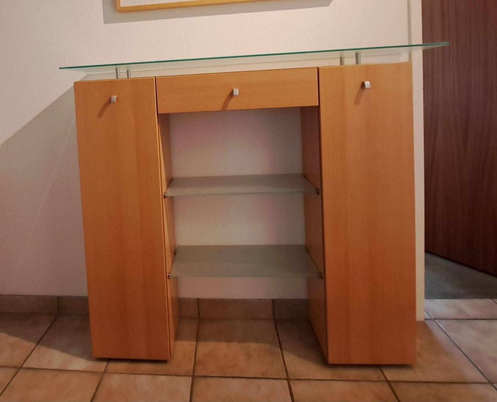 Ladenausstattungen & Messebau: Buche Sideboard mit Glastablaren, Top Zustand! – Gebraucht aus Münchenstein von ger_r7zx