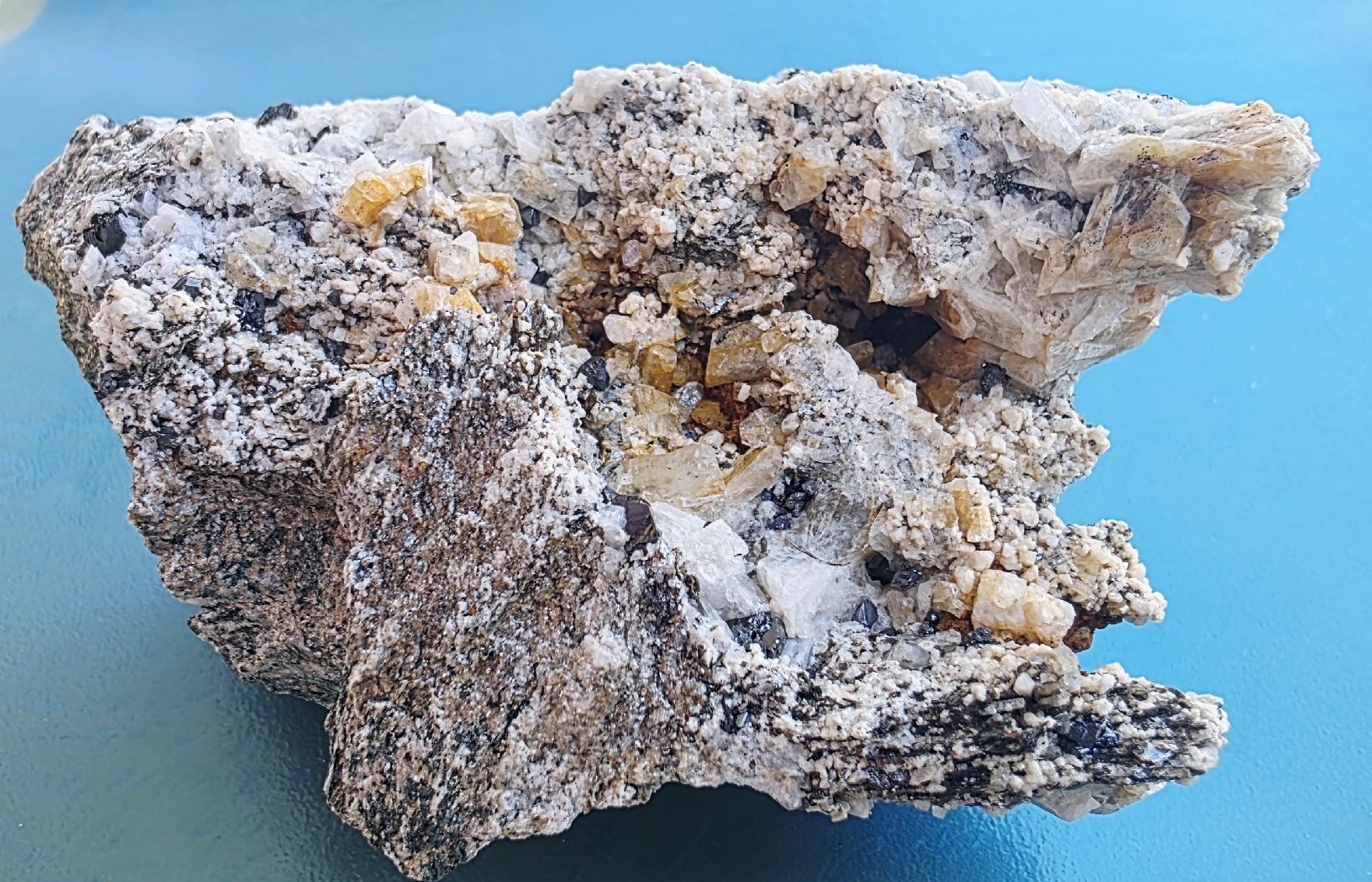 Minerali & Pietre curative: Mineralien in der Zerrkluft. Magnetit, Periklin, Albit – Usato da Glis venduto da nbu_65ys 6