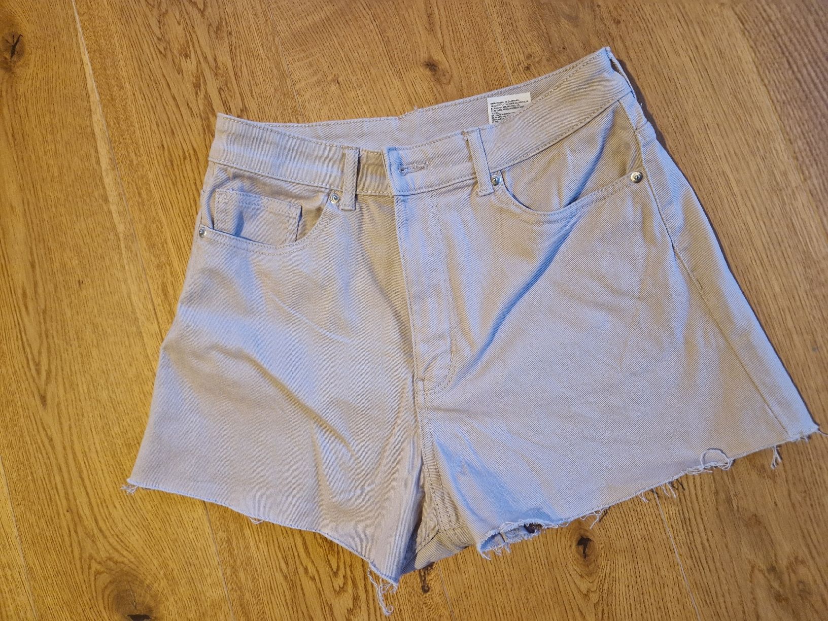H&M Pantaloni: Neue Shorts von H&M, Grösse 38 – Nuovo e nell'imballaggio originale da Innerberg venduto da Noe25