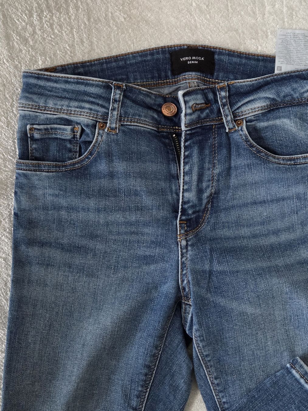 Vero Moda Jeans: Vero Moda Jeans Slim Fit W30 L30 – Nuovo (secondo la descrizione) da Wettingen venduto da smilee1 1