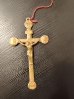 Croix souvenir laiton vintage ornée Christ 7cm