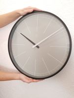 Ethan Uhr Wanduhr Grau Plastik