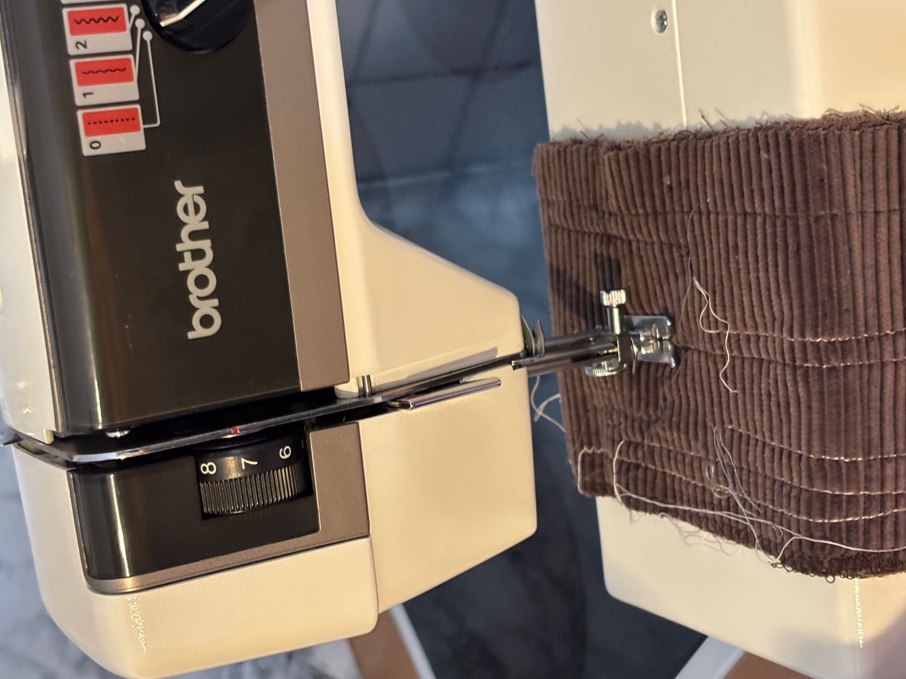 Brother Machines à coudre: Nähmaschine Brother, mit verschiedenen Programmen – D'occasion à Jenins par flu_rnj6 2