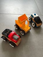 Lot de petits véhicules en bois