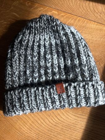 Warme Winter Mütze von Bickley + Mitchell, Grau/Schwarz