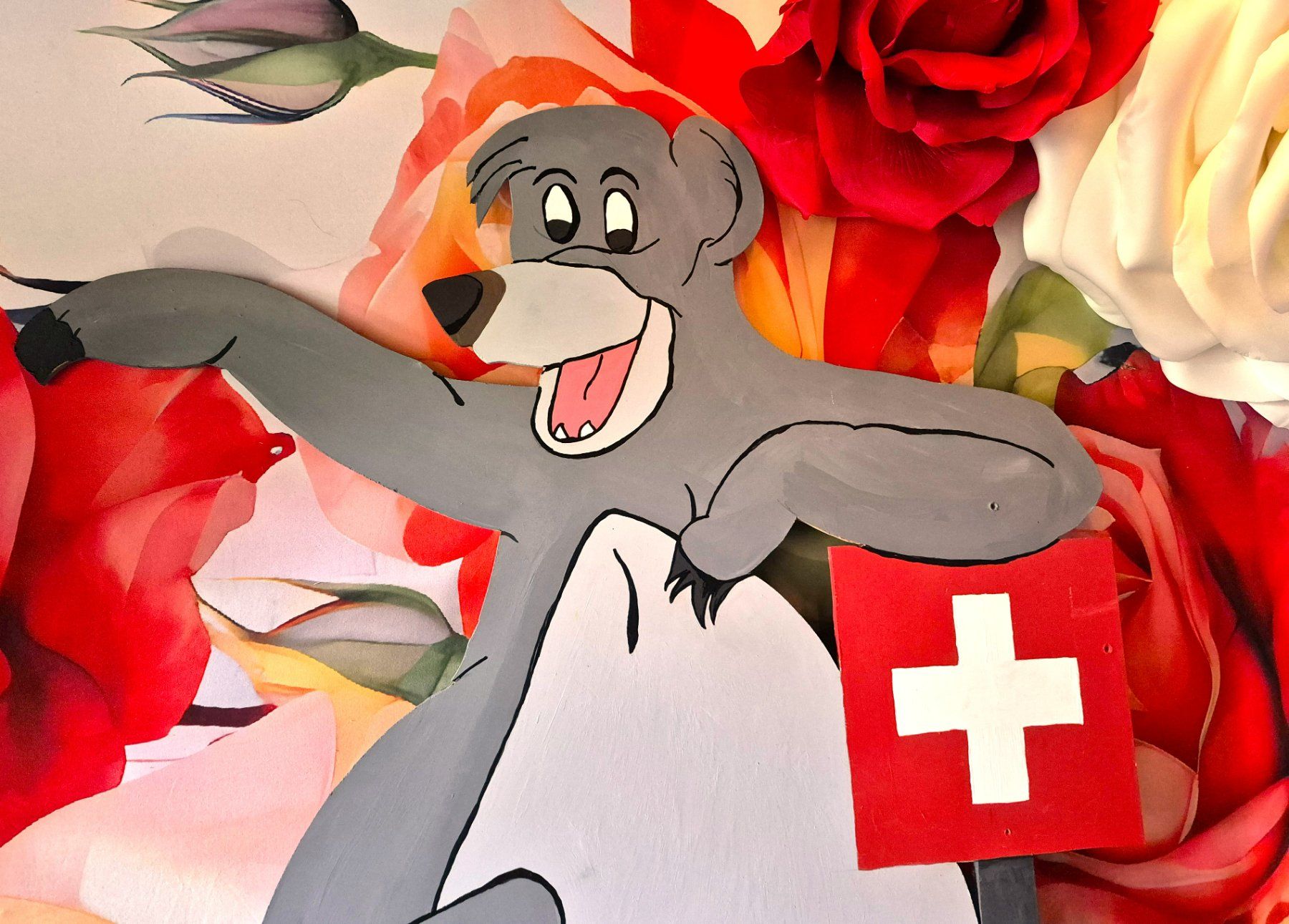 Tutte le decorazioni: Balu der Bär mit Schweizerflagge 150 cm – Usato da Schafhausen im Emmental venduto da Herzrose 1