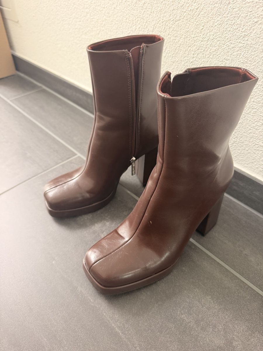 Bershka Damenschuhe: Stiefeletten Damen braun Blockabsatz – Gebraucht aus Uster von eli_c5fv 1