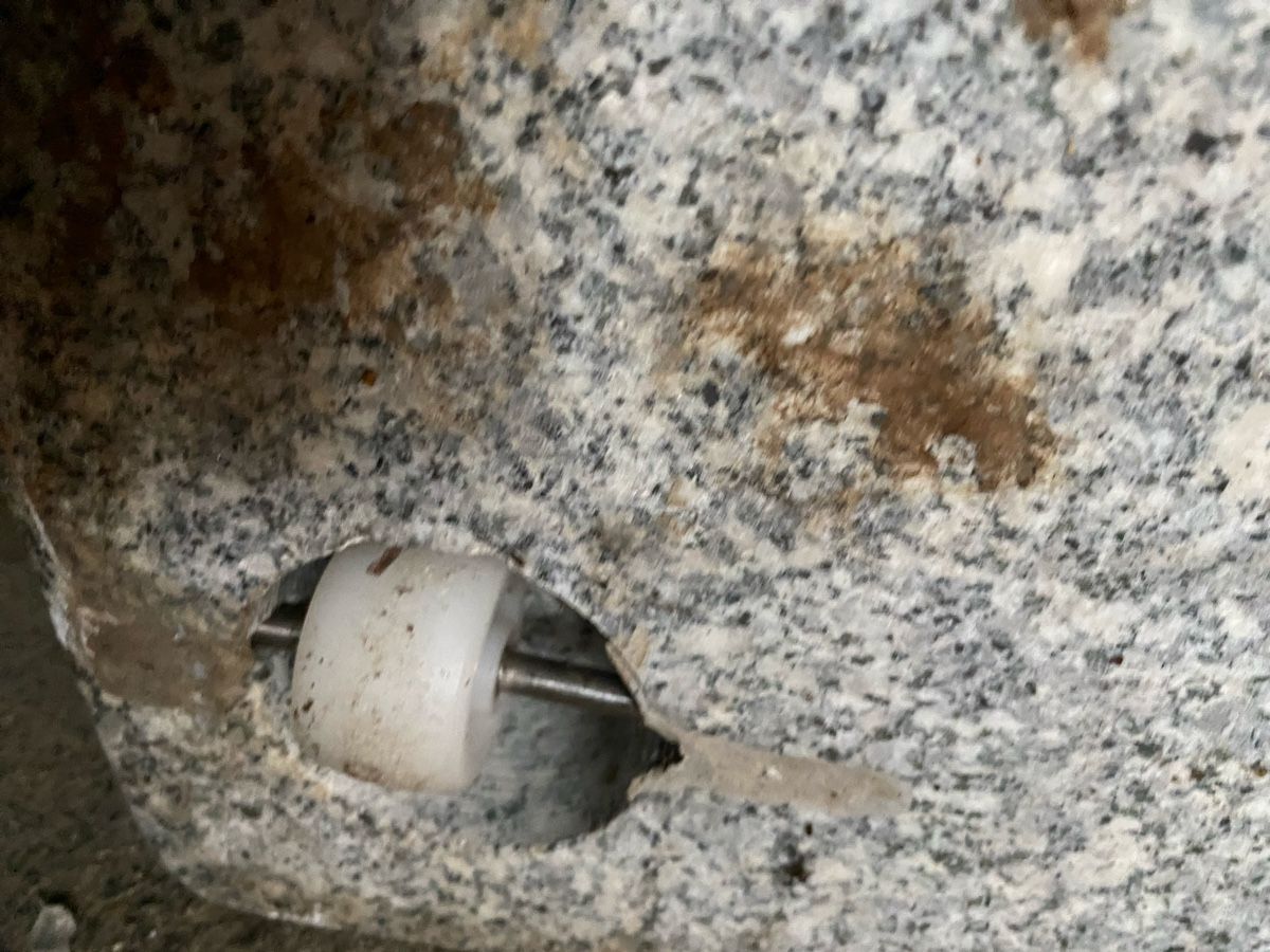 Altro: Grosser, schwerer Sonnenschirmständer aus Granit Stein – Usato da Erlenbach im Simmental venduto da BEOGarten 3