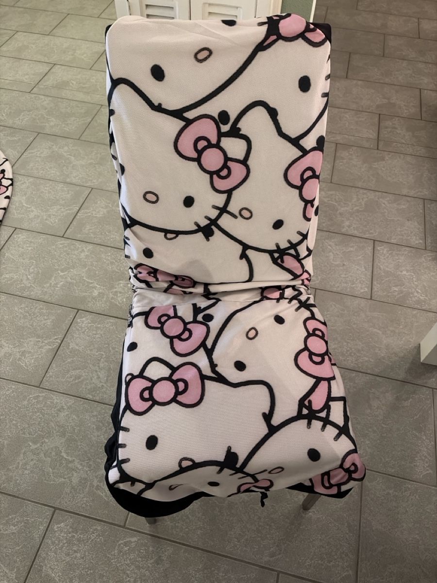 Hello Kitty Kissen: Hello Kitty Autositzbezug , neuwertig, super süsses Design! – Neu (gemäss Beschreibung) aus Schöftland von nevio74 1