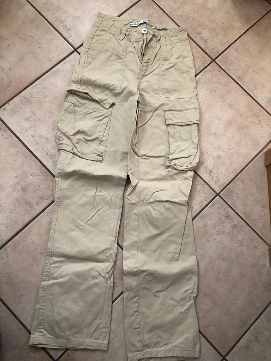 Bershka Pantaloni: Pantaloni cargo tg 32 – Usato da Rancate venduto da Birbine